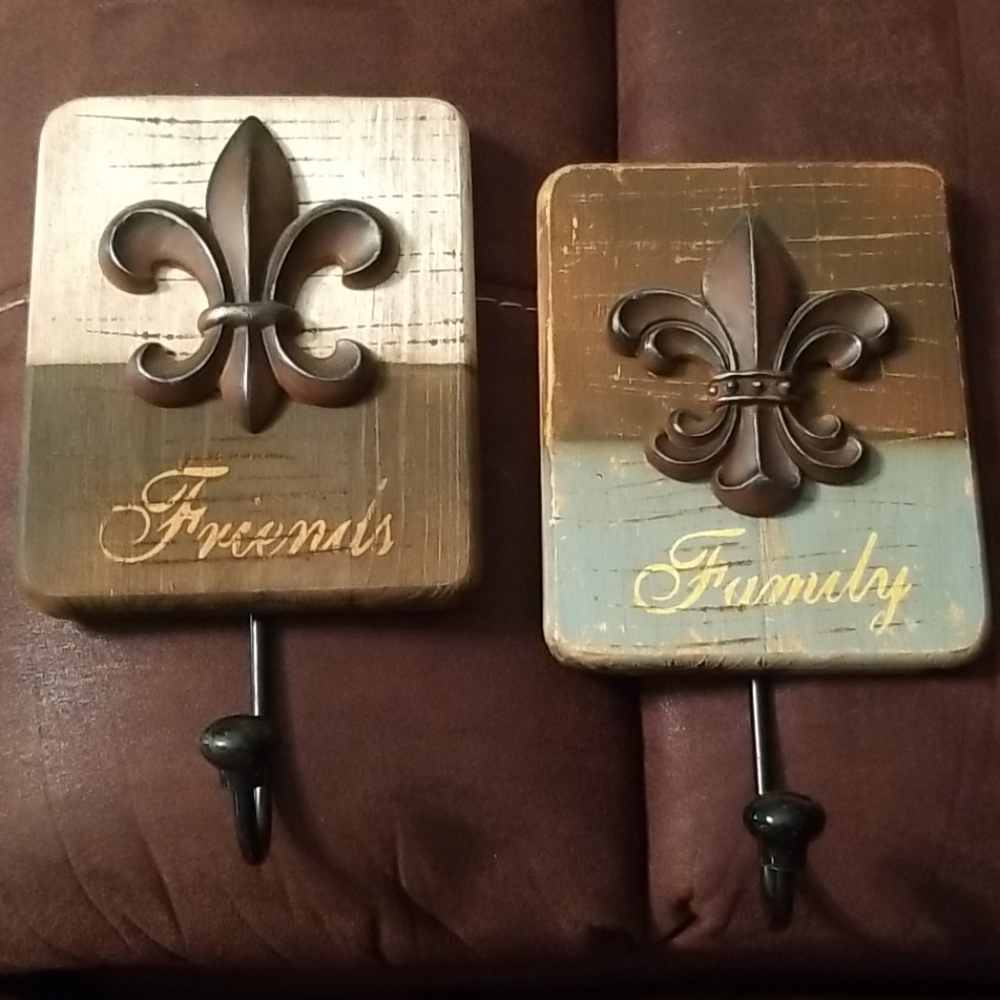 Fluer de Lis dish towel holders